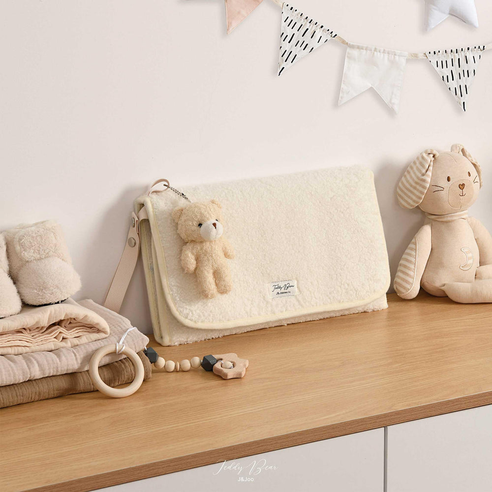 JJOO plush sherpa material offers soft, cushioned comfort during changes.