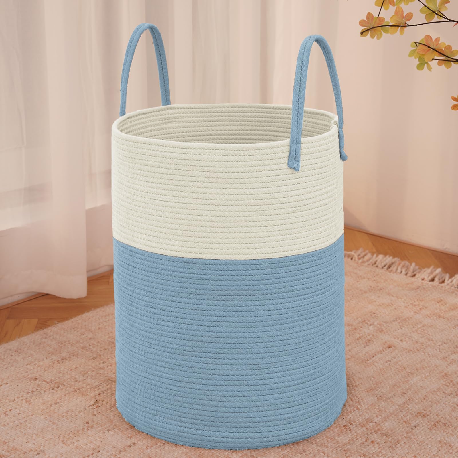 JMvicyroam large woven laundry basket 80L in white-blue holds blankets effortlessly.
