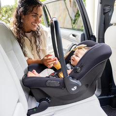 Joie Mint Latch built-in rigid LATCH connectors ensure secure installation in seconds.