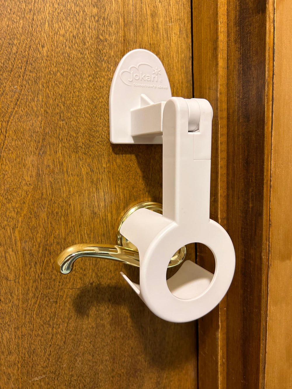 No-tools installation feature shown on a simple knob for quick setup.