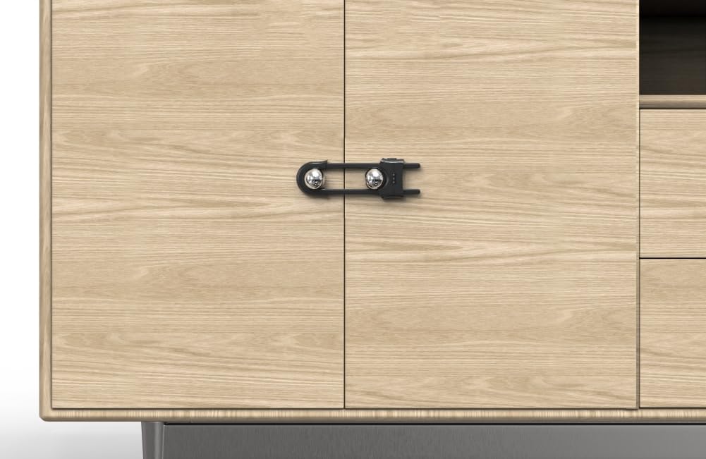 Jola's House easy-install-no-tools design enables quick setup.