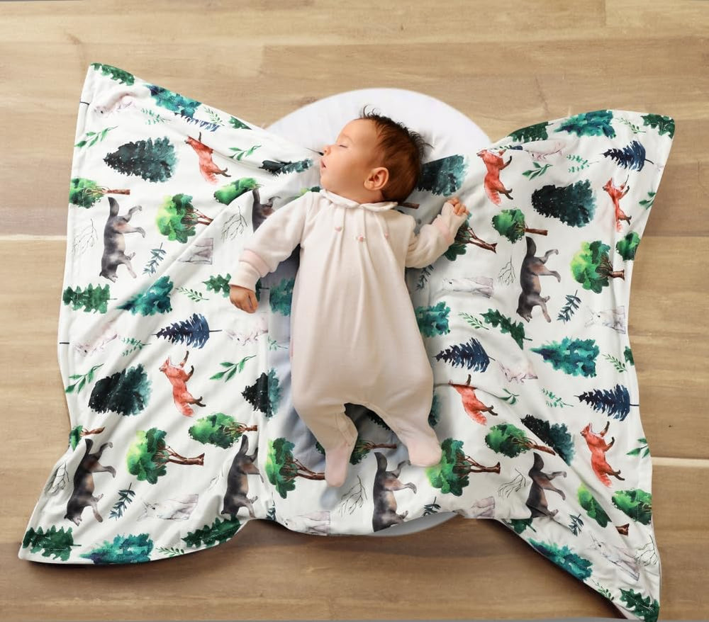 Jola's House woodland blanket foldable, travel-friendly and easy to carry.