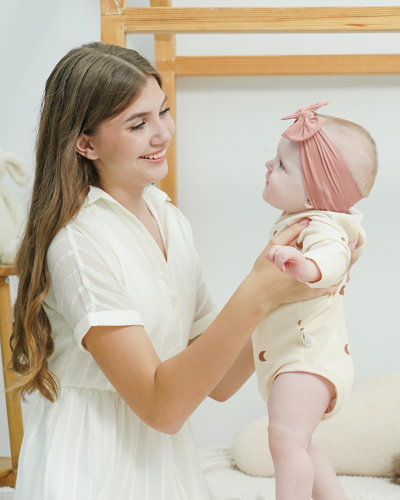 jollybows nylon headband with bow close-up, gentle stretch prevents marks