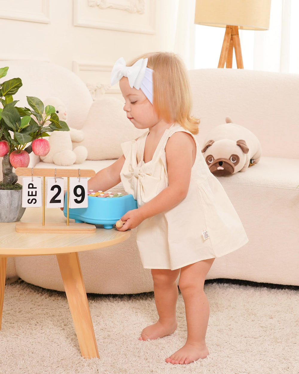 jollybows wide band design keeps headband secure during play