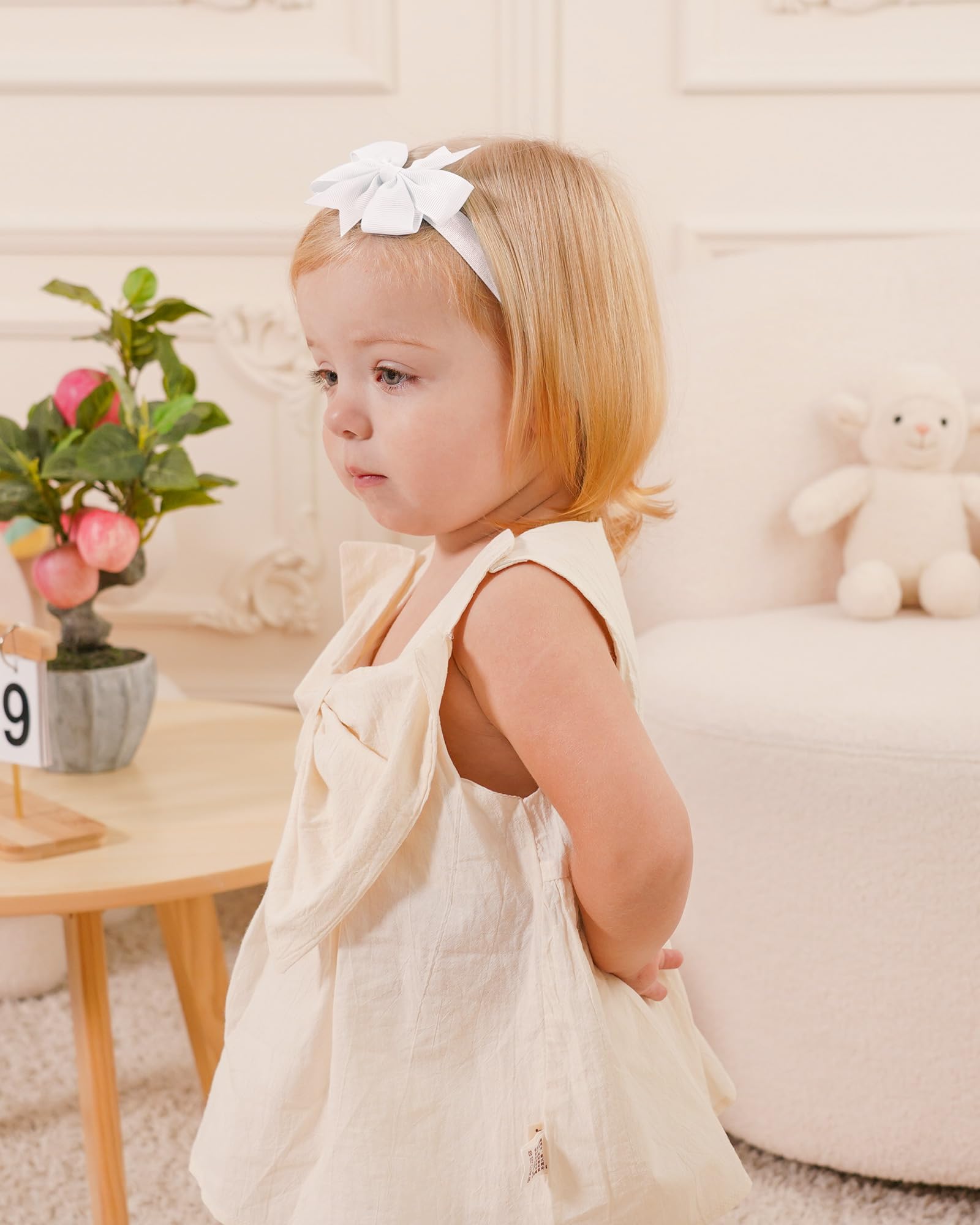 Jollybows baby headbands elastic-band closeup demonstrates gentle stretch for comfortable daily wear.