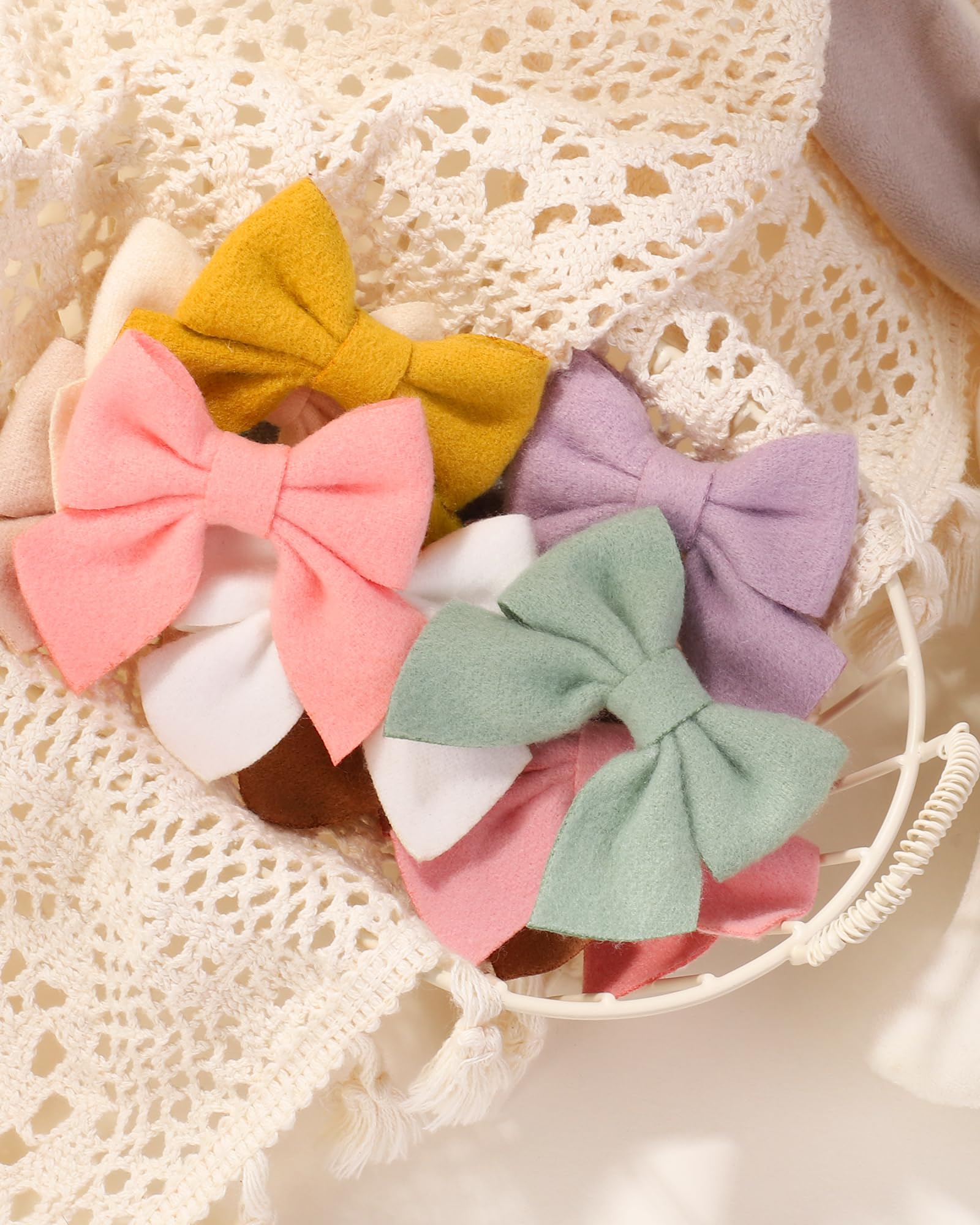 Jollybows display-card packaging presents a tidy, gift-ready set.