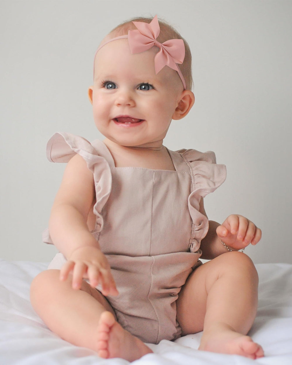 Jollybows elastic band close up shows gentle fit for infants