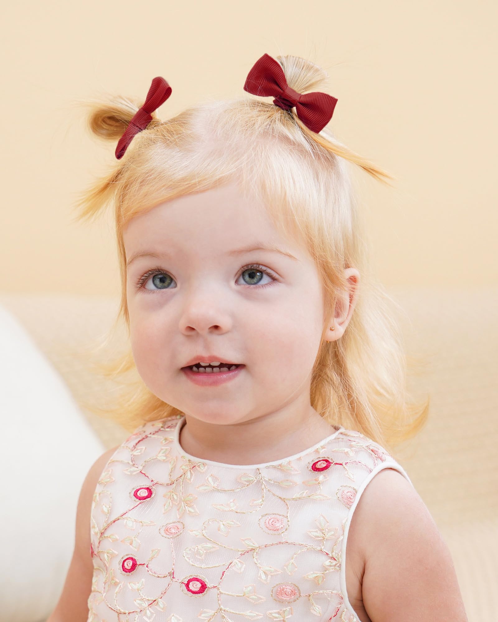 Elastic band with gentle stretch for growing hair.