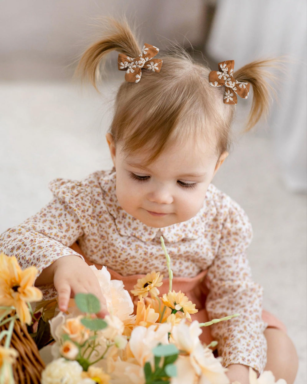 Jollybows girls-party-bow-clip-07 conveys festive flair for birthdays and photos.