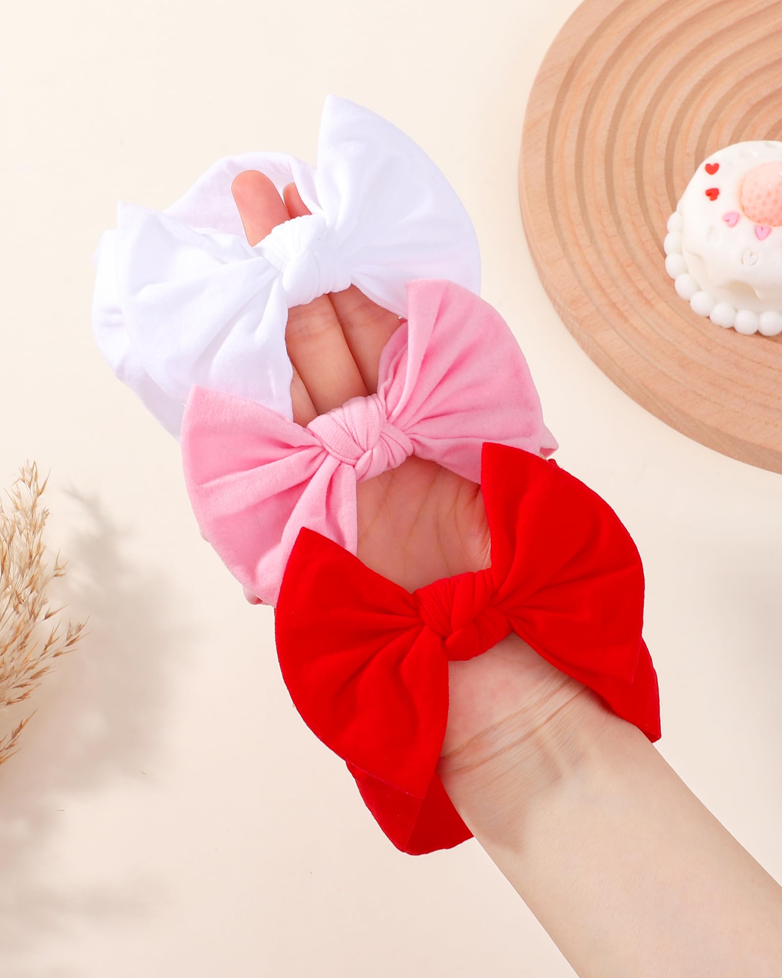 Jollybows headband extended fit closeup demonstrates 6–12 inch stretch for growing heads.