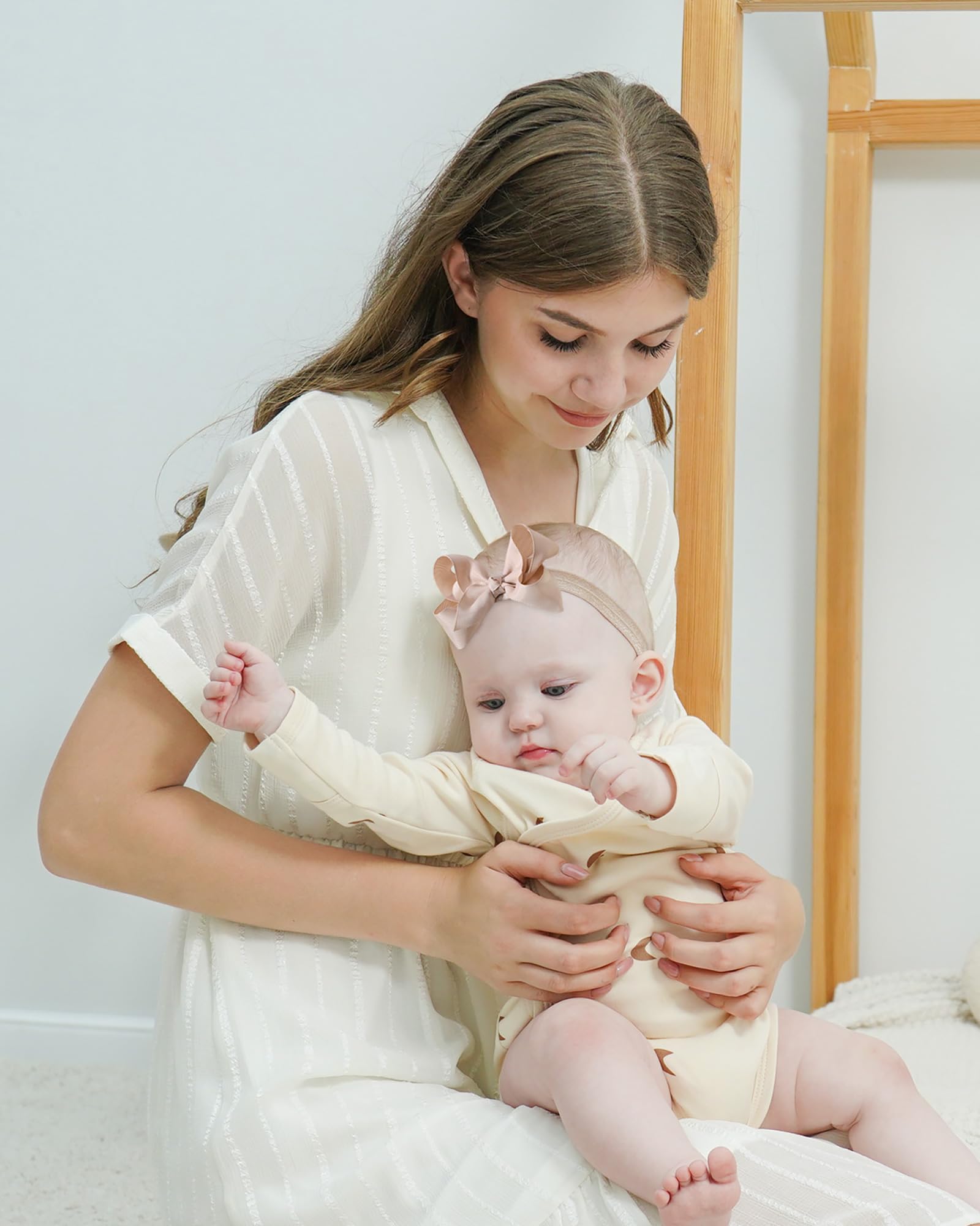 Jollybows headband in a photo shoot with cute outfits.