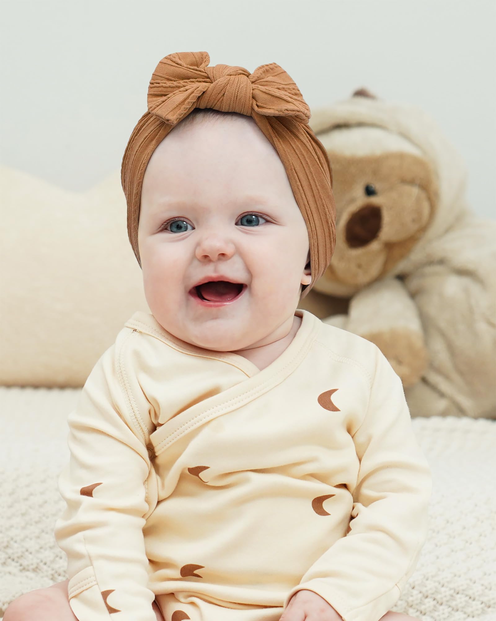 Jollybows stretchy-band headband closeup demonstrates secure fit without marks.