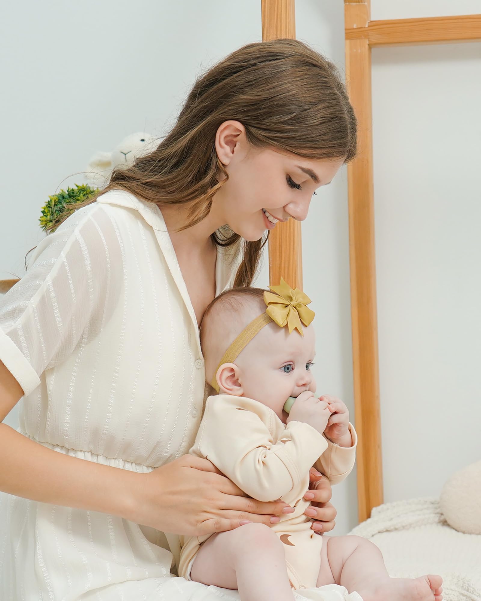 Jollybows multi-color bows set highlights versatile color options for coordinating outfits and photos.