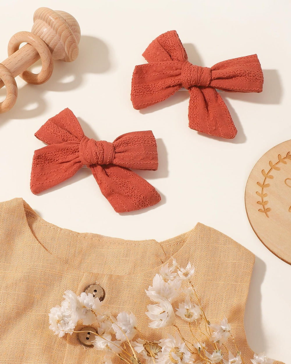 Jollybows neutral-tone display card shows versatile outfit pairing