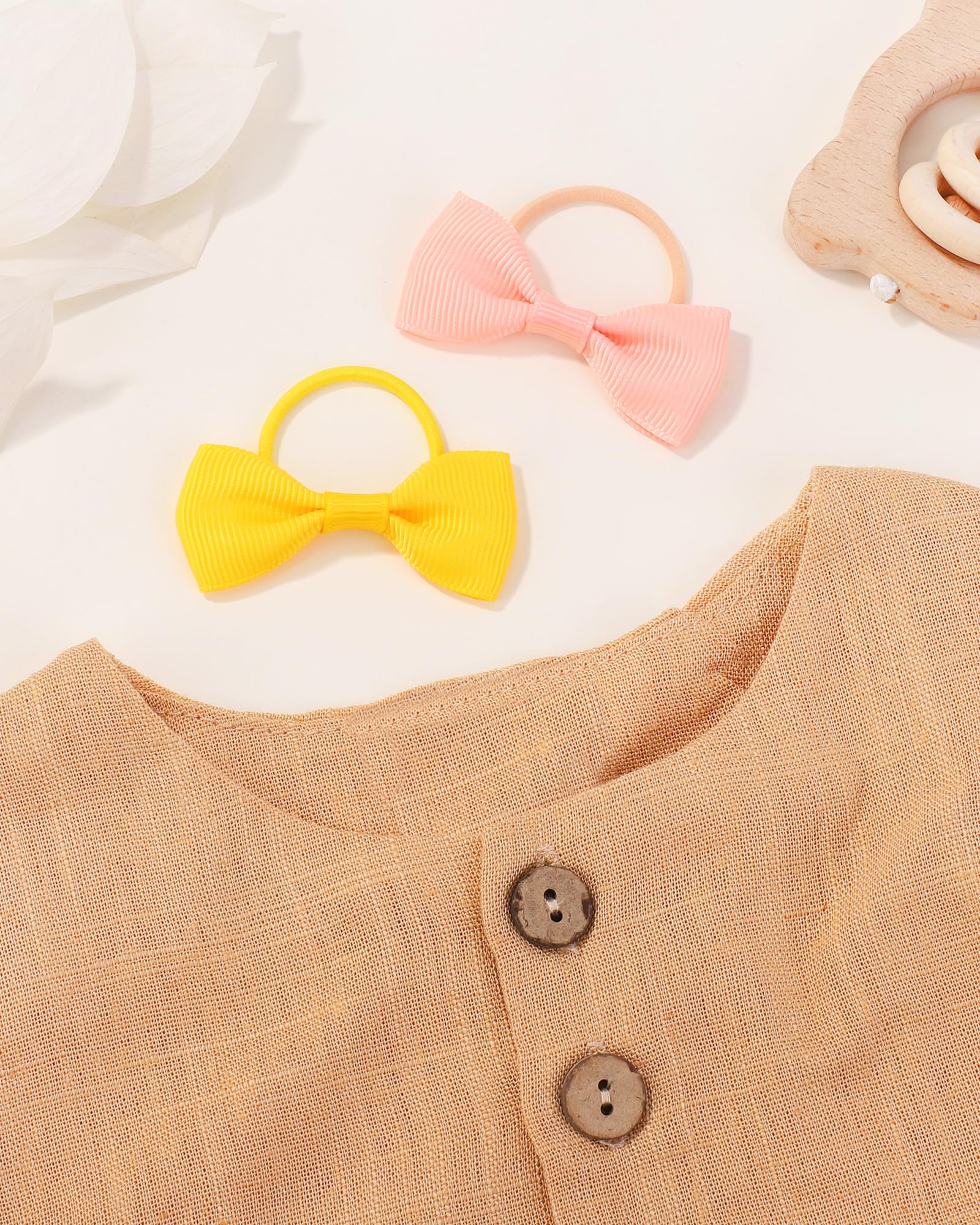 Jollybows no-slip design helps keep hair in place during play.