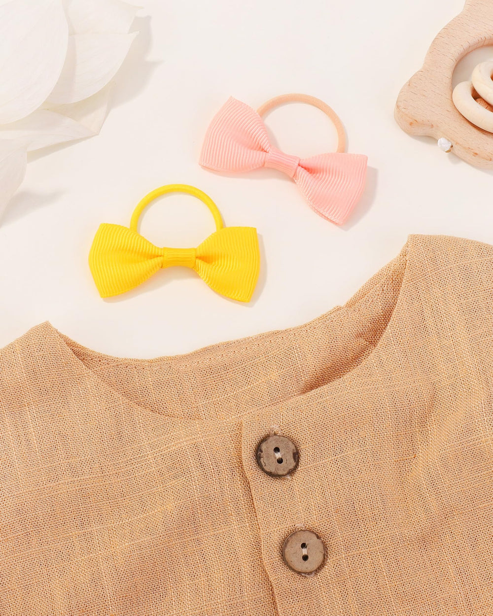 Jollybows no-slip design helps keep hair in place during play.
