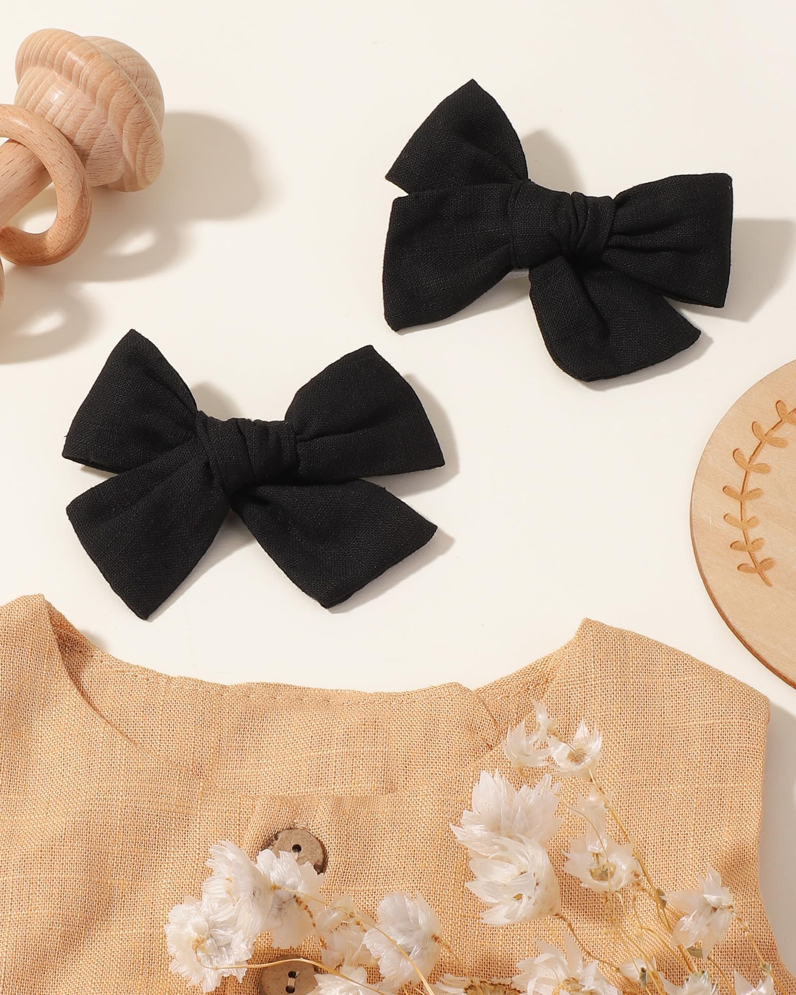 Jollybows non-slip clip image highlights secure grip and lightweight design for active toddlers.