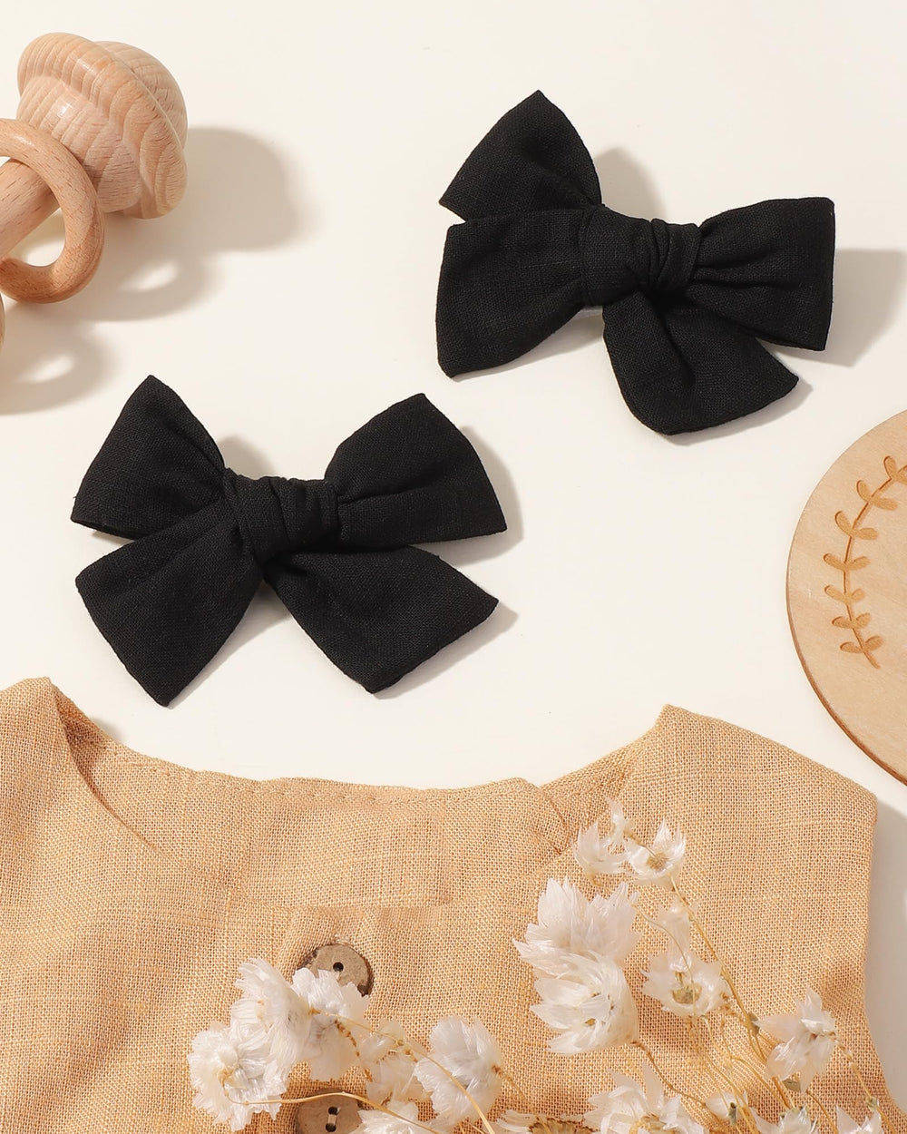 Jollybows non-slip clip image highlights secure grip and lightweight design for active toddlers.