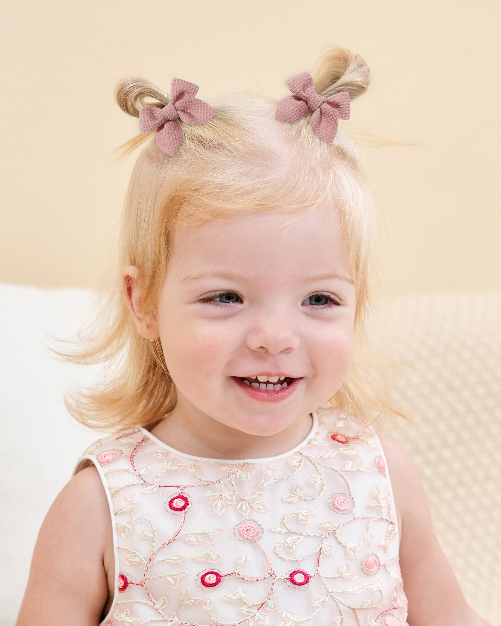 Jollybows versatile clips complement playtime to party-ready looks.