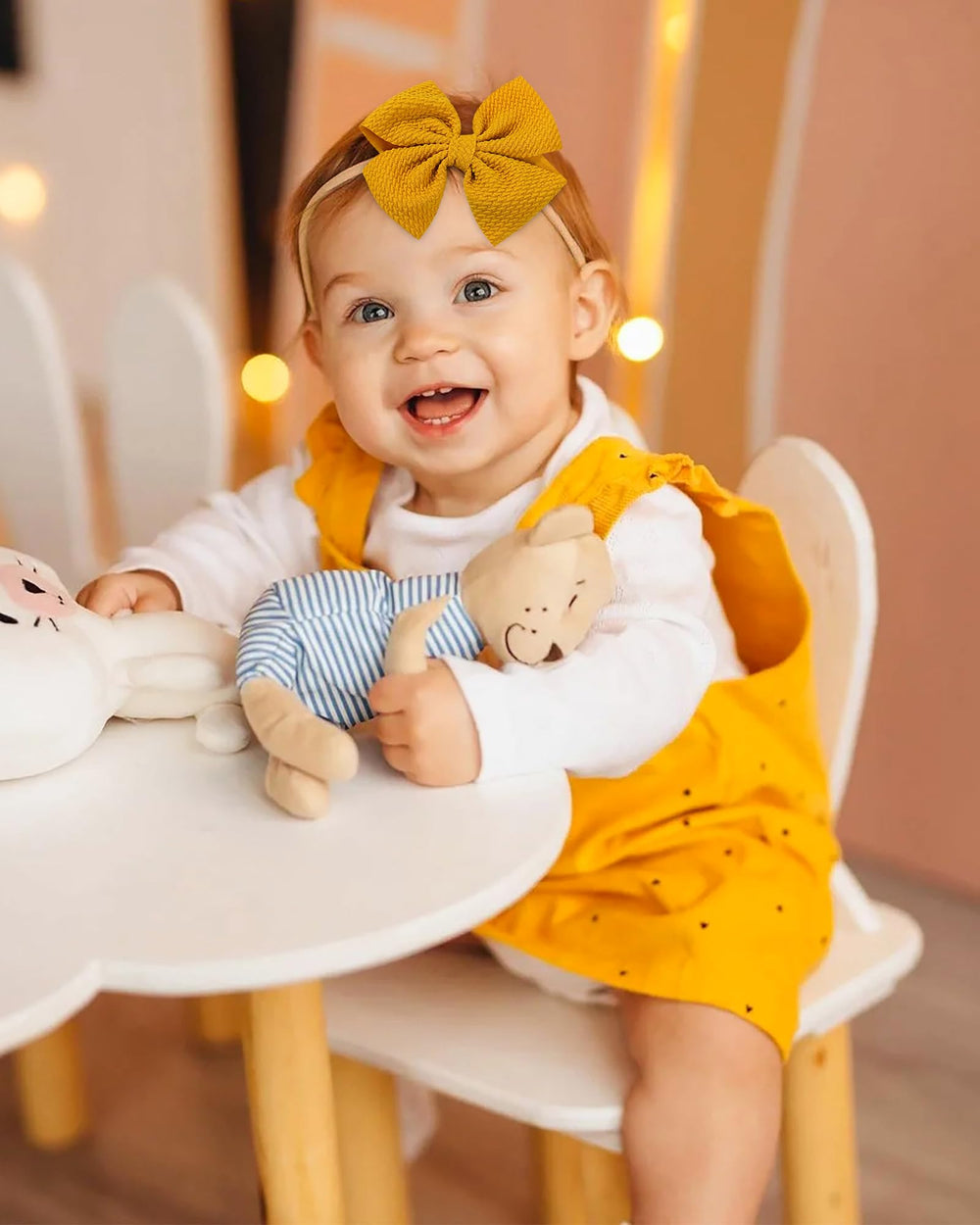 Jollybows one-size-fits-all headband grows with your child.