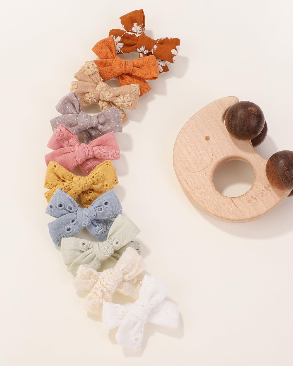 Jollybows pigtail-bow-clip-set-06 captures versatile options for ponytails and pigtails.