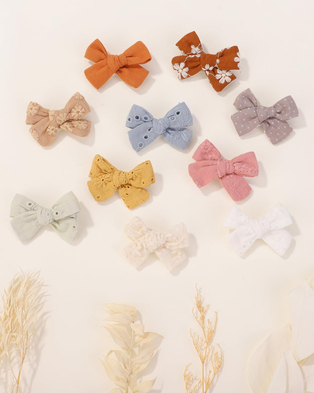 Jollybows travel-friendly-bow-clip-09 designed for secure wear during trips.