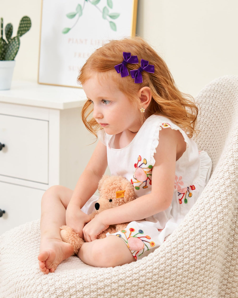 jollybows two-inch velvet bow size proves lightweight comfort for long wear