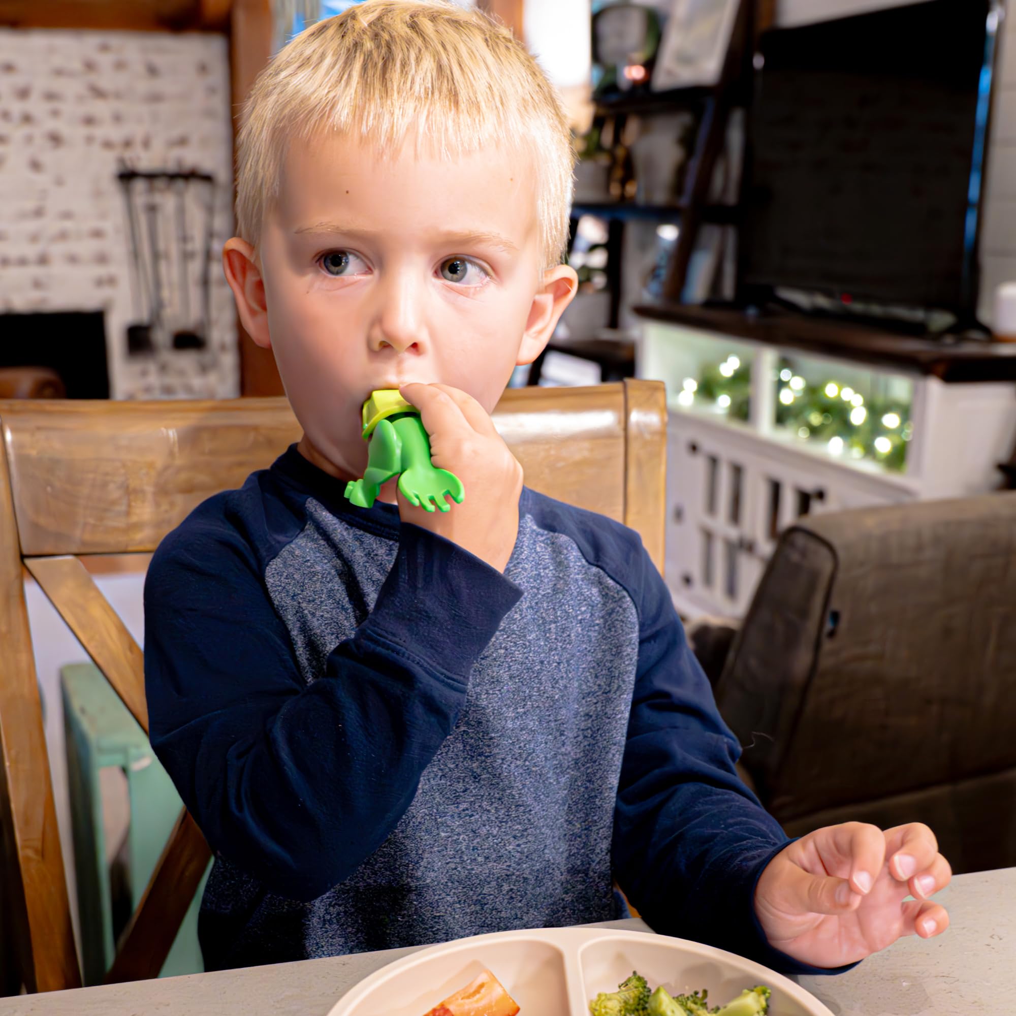 JollyCub utensils snap pea colorway promotes playful, healthy meals
