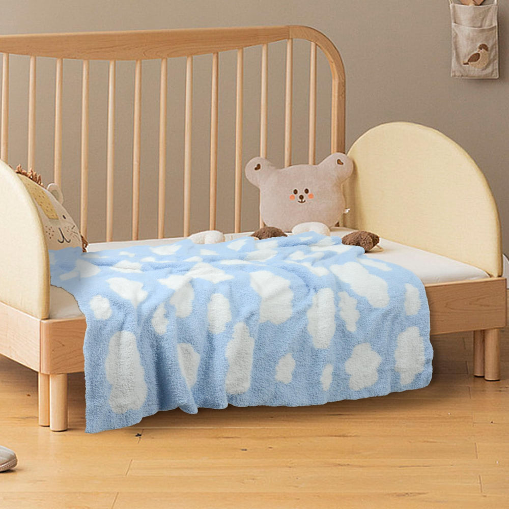 JOOJA machine-washable blue cloud blanket demonstrates easy care and durability.