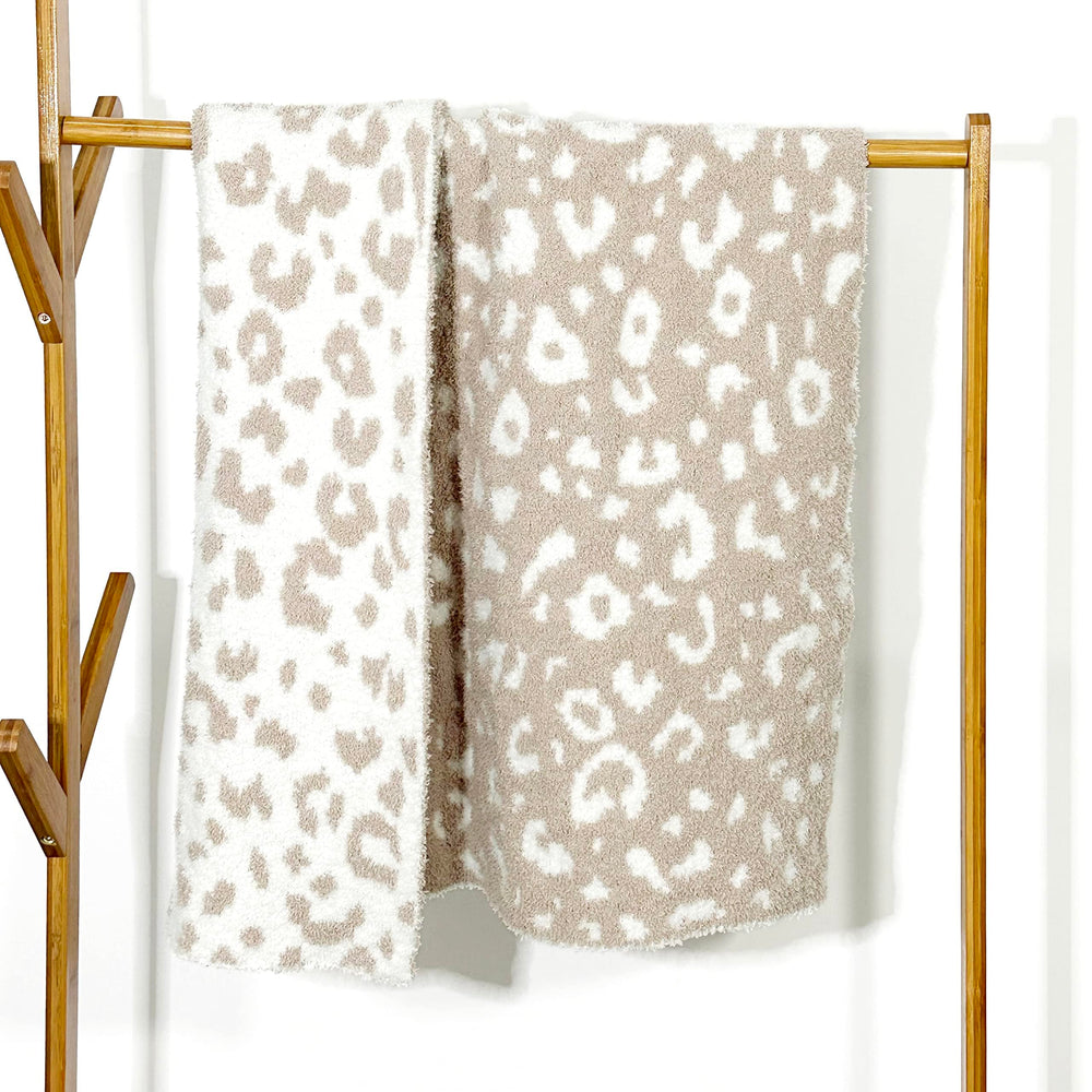 JOOJA soft baby cozy swaddling blanket in beige cheetah pattern offers gentle warmth for newborns.