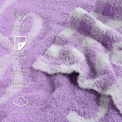 JOOJA plush knitted blanket offers breathable comfort during naps and playtime.