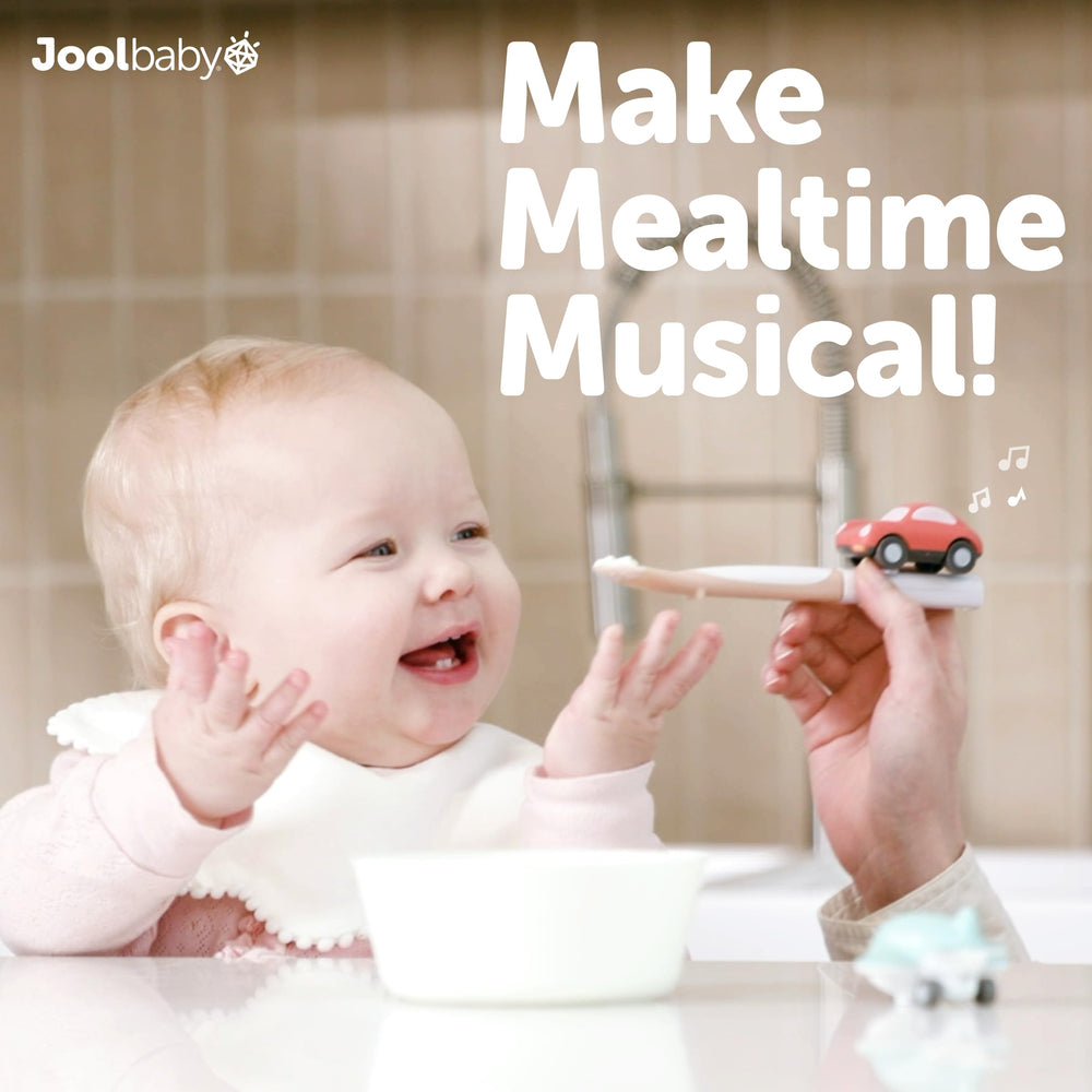 Jool Baby Musical Spoons baby using spoon alone for self-feeding practice.