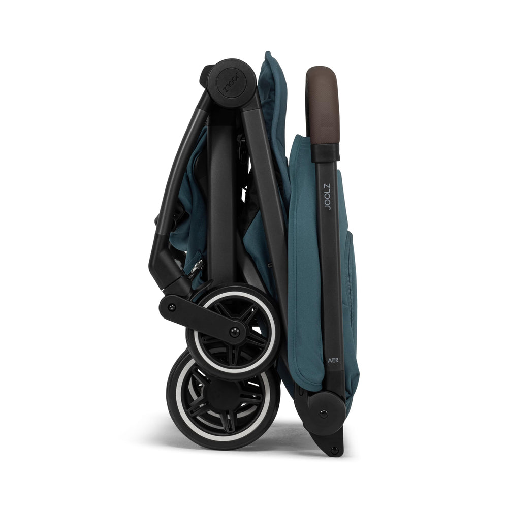 Joolz AER+ bumper bar enhances travel comfort on planes and trains.