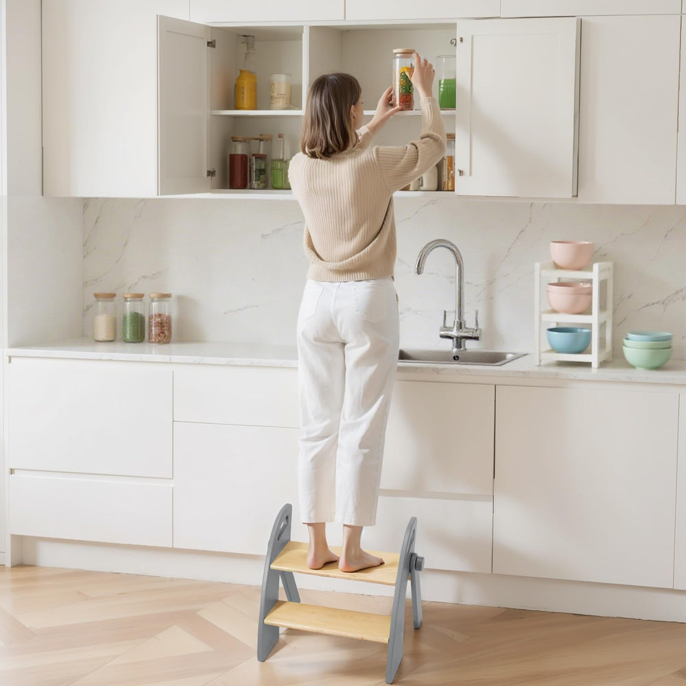Joothlin wooden 2-step stool arrives with simple instructions for quick assembly.