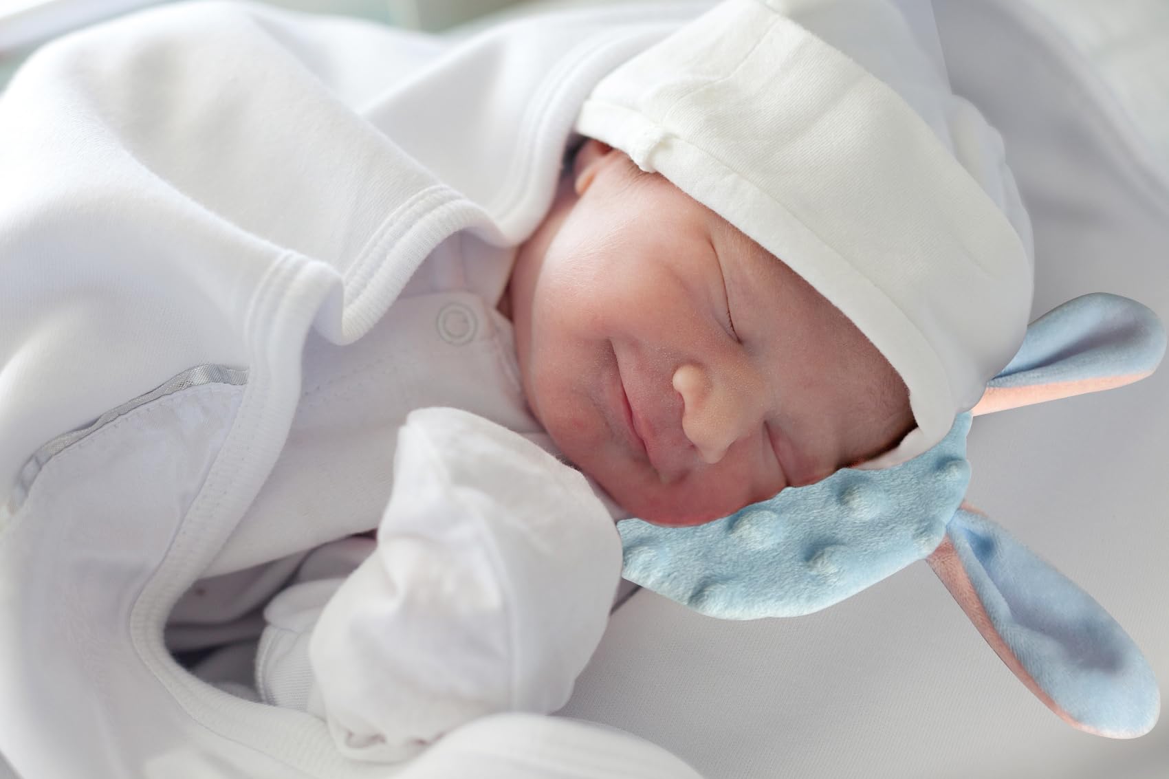 Josuyofo Scent Bonding Rabbit two-pack set for caregiver proximity and baby bonding.