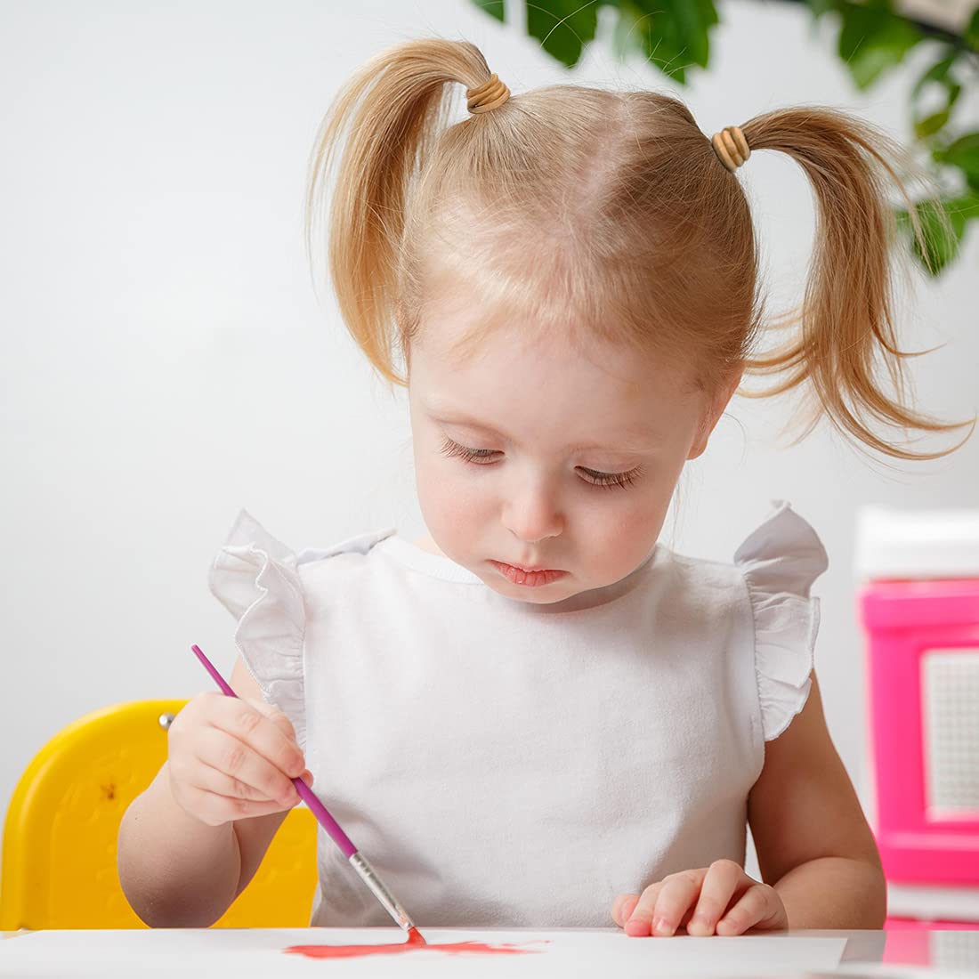 Joyeah safe-for-babies elastics designed to minimize pulling.
