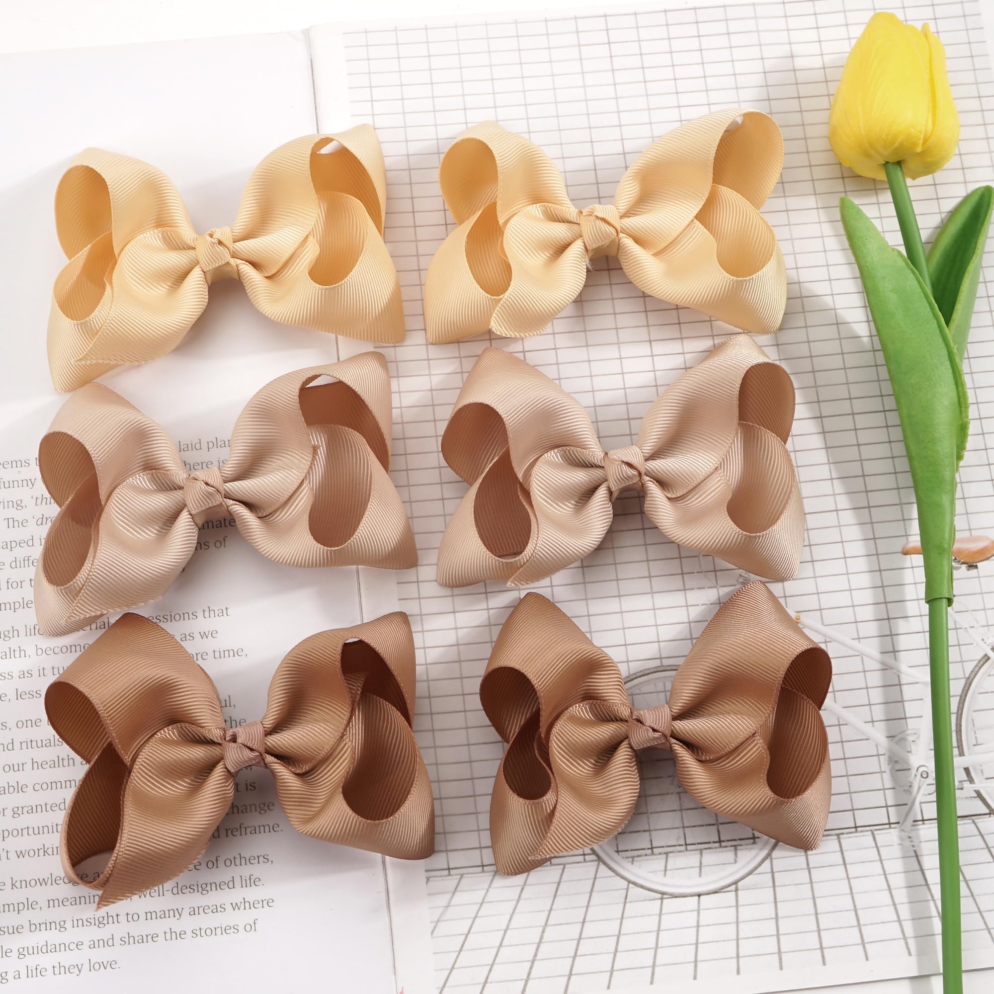 JOYOYO bows adding sparkle to a birthday party outfit.