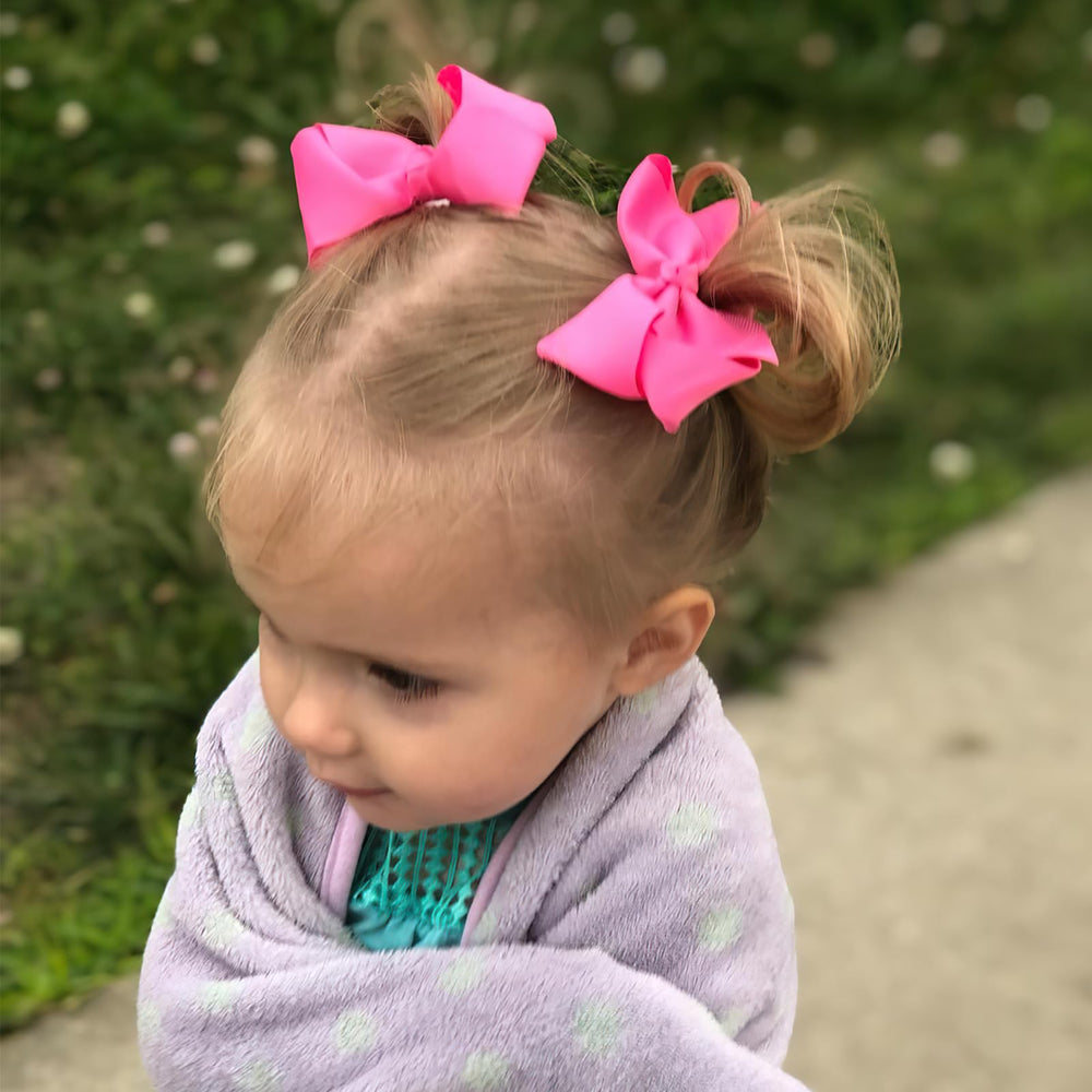 JOYOYO bows for birthday parties in cheerful color combinations.