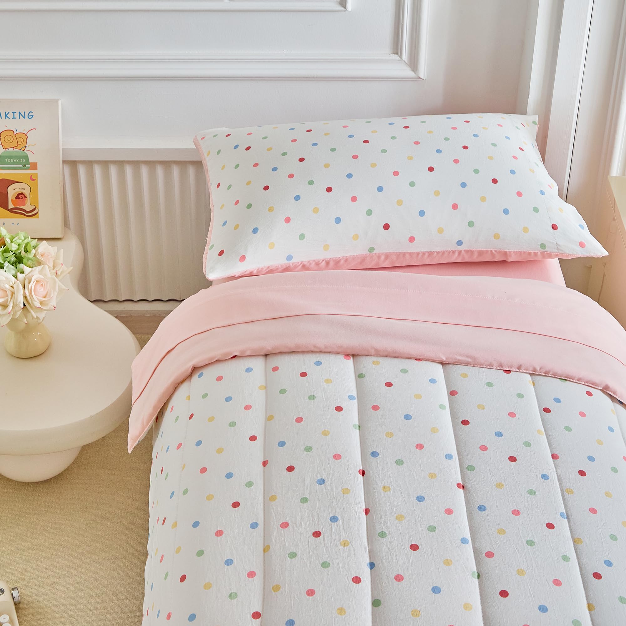 Joyreap microfiber close-up showcases soft-touch fabric and kid-friendly durability.