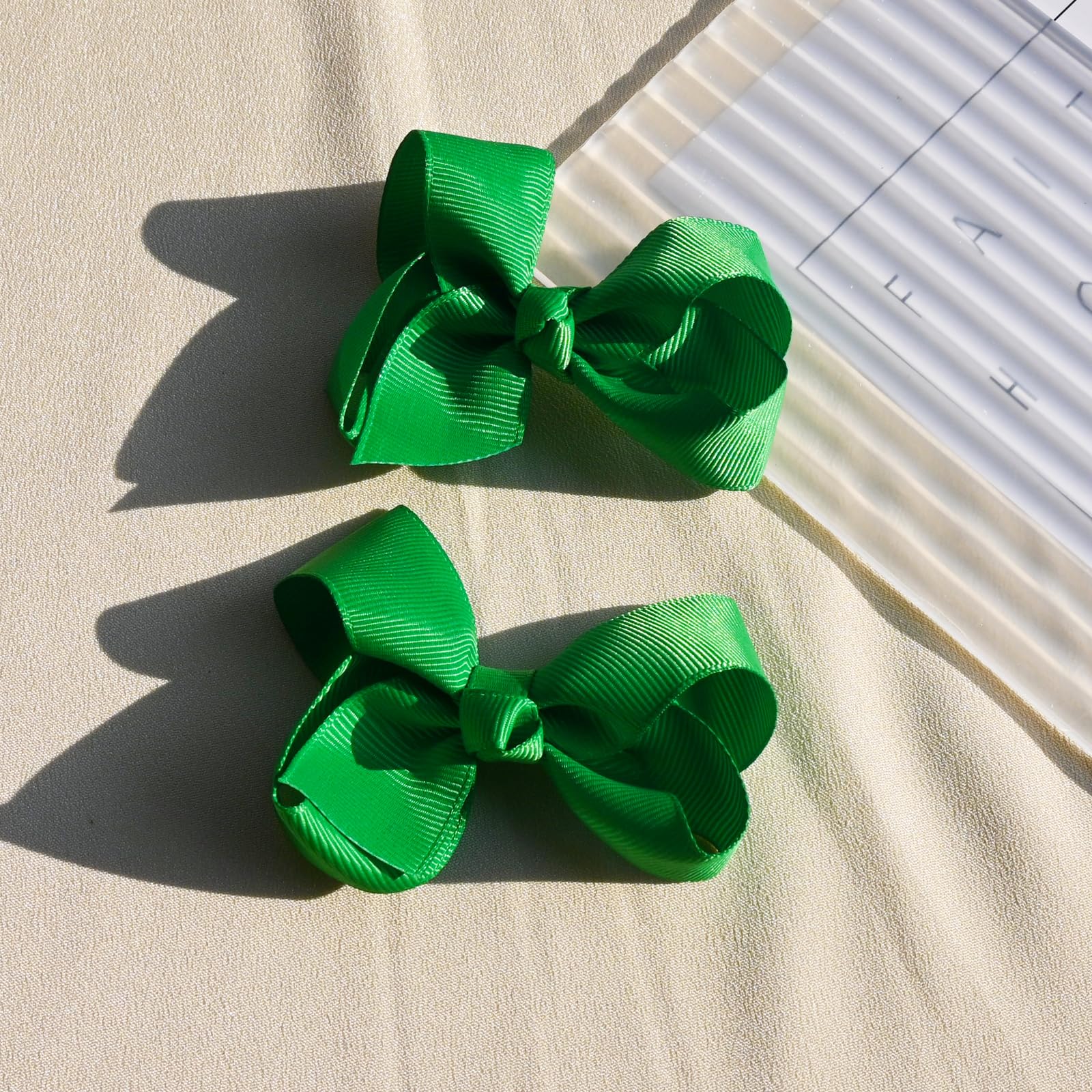 JUCCPUL back-to-school green bows add a cheerful touch to uniforms.