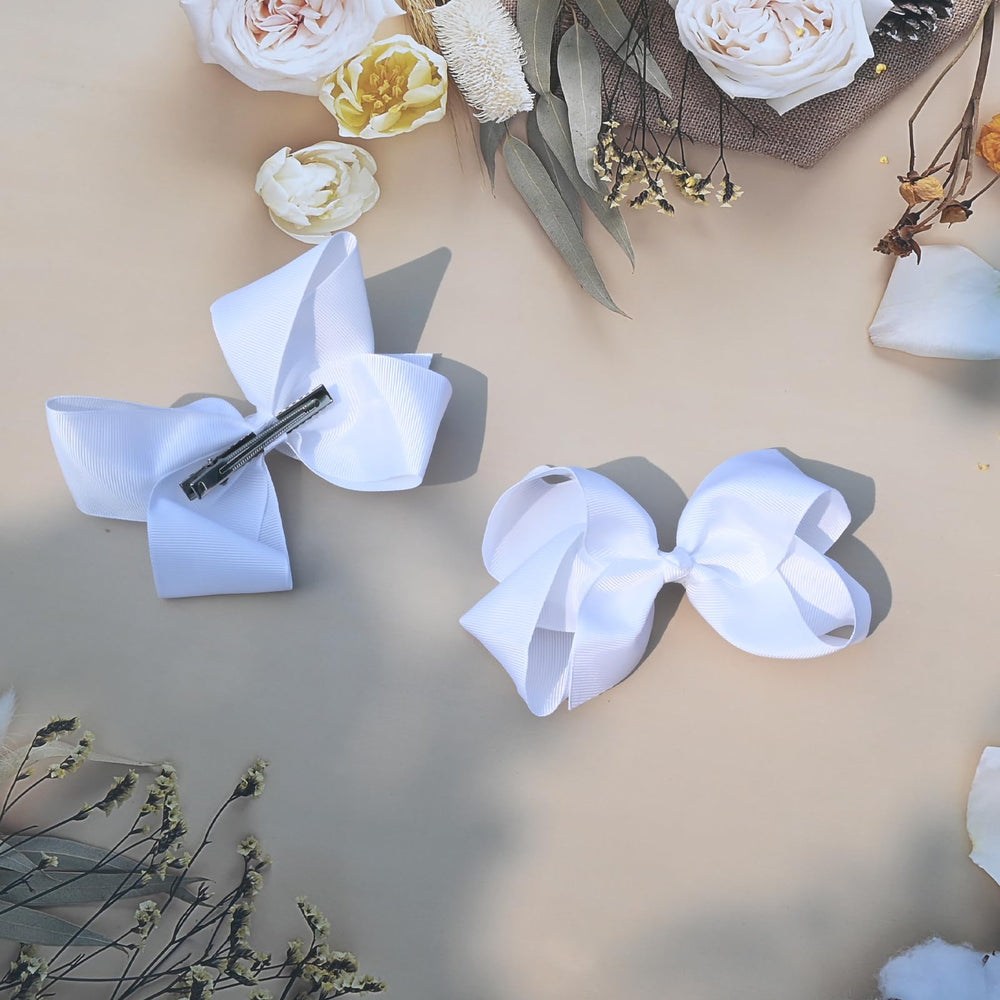 JUCCPUL white bow on dressy look during family photos.
