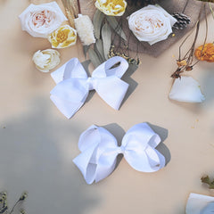 JUCCPUL white bow worn on baby’s head provides secure, light hold.