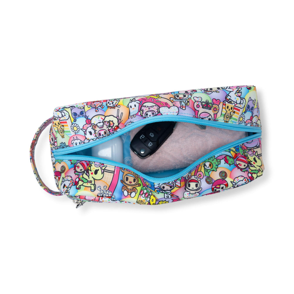 JuJuBe Be Dapper interior compartments maximize organized storage for toiletries.