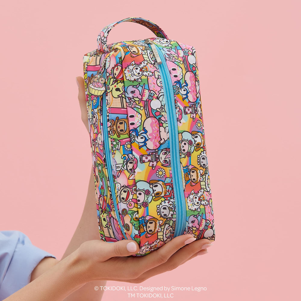 JuJuBe Be Dapper bag quick-grab handle aids on-the-go access.