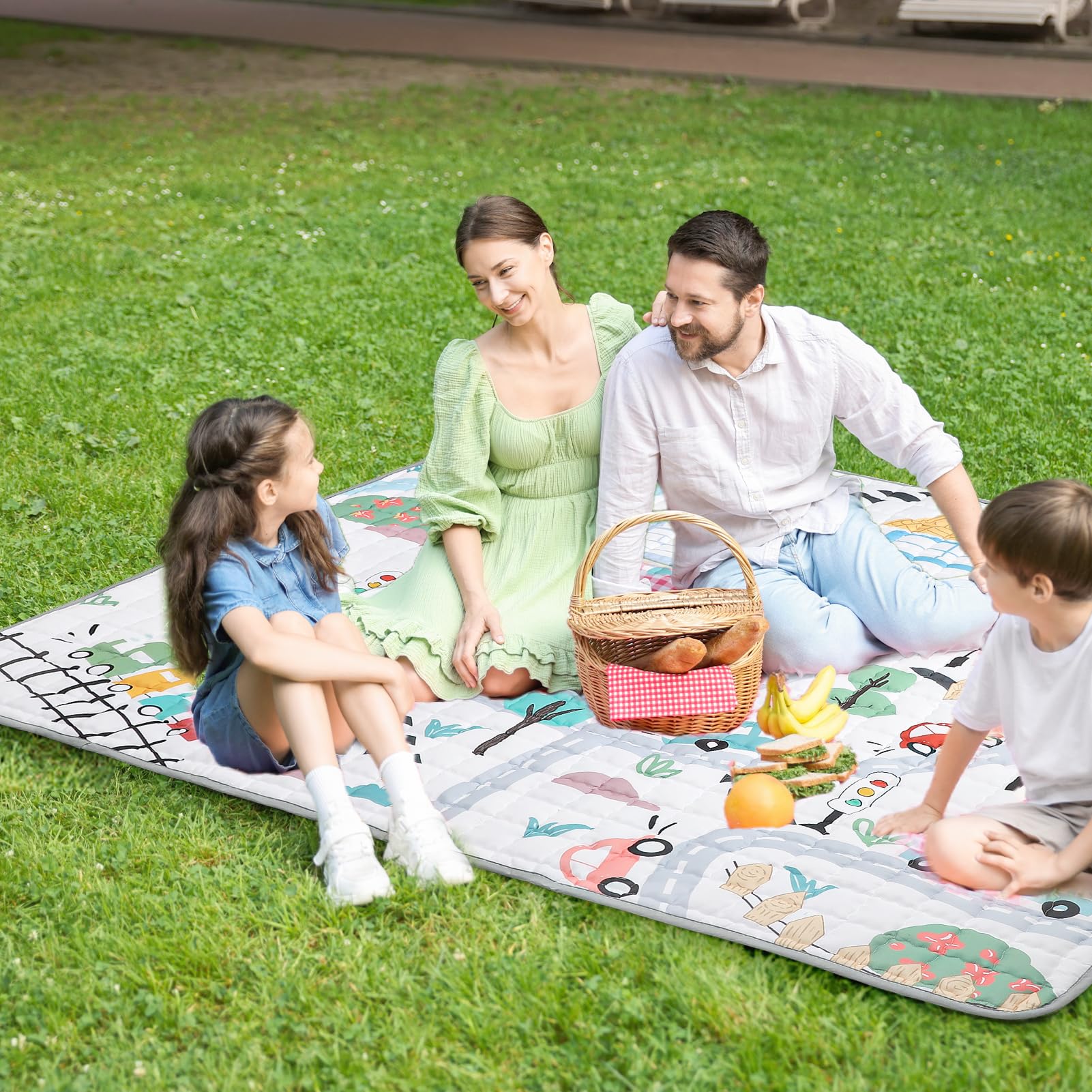 Jundetye play mat is machine washable for easy cleanup after messes.