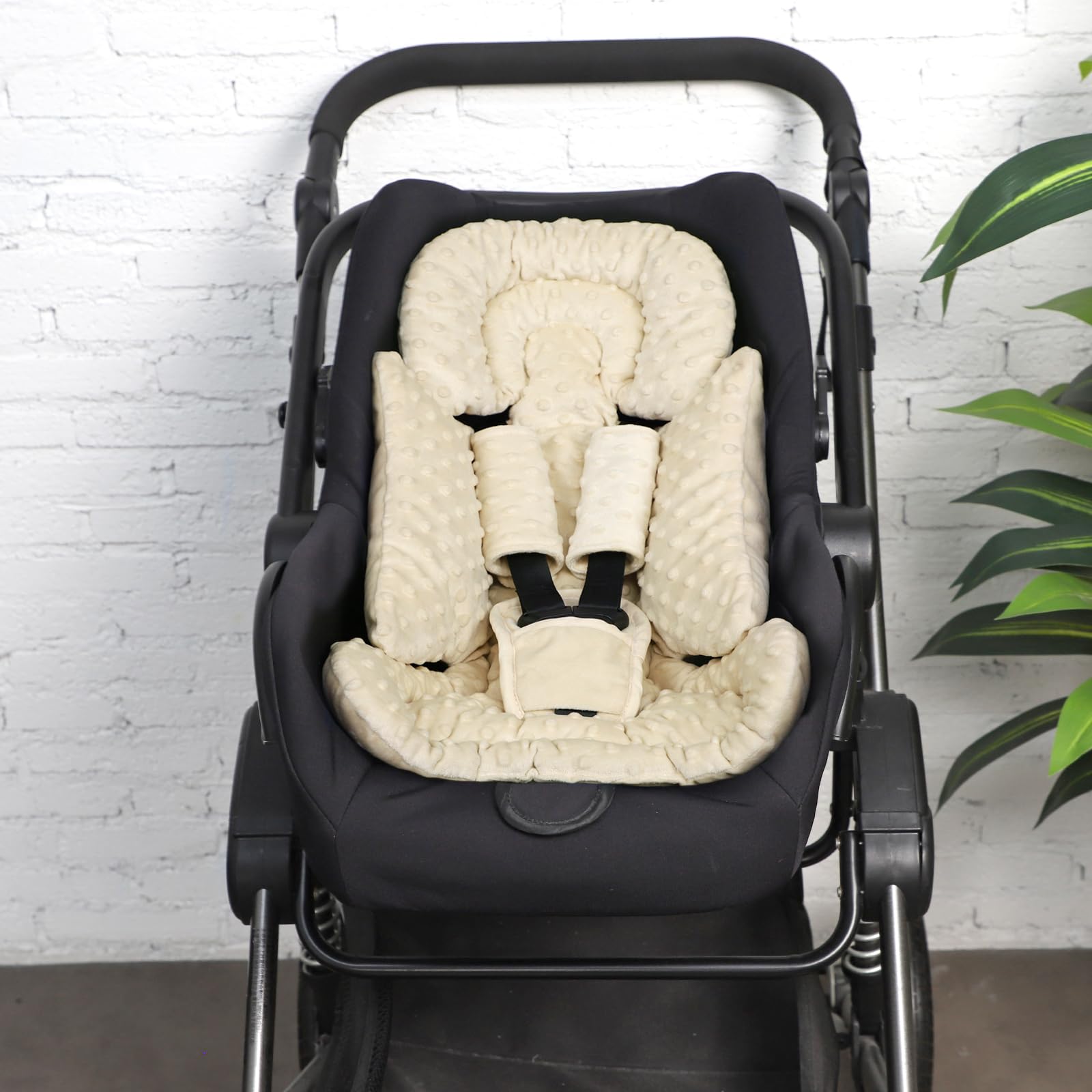Jundetye compatibility with strollers, swings, and bouncers expands use.