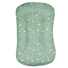 Jundetye newborn lounger cover envelope closure design reduces zipper irritation for delicate skin.