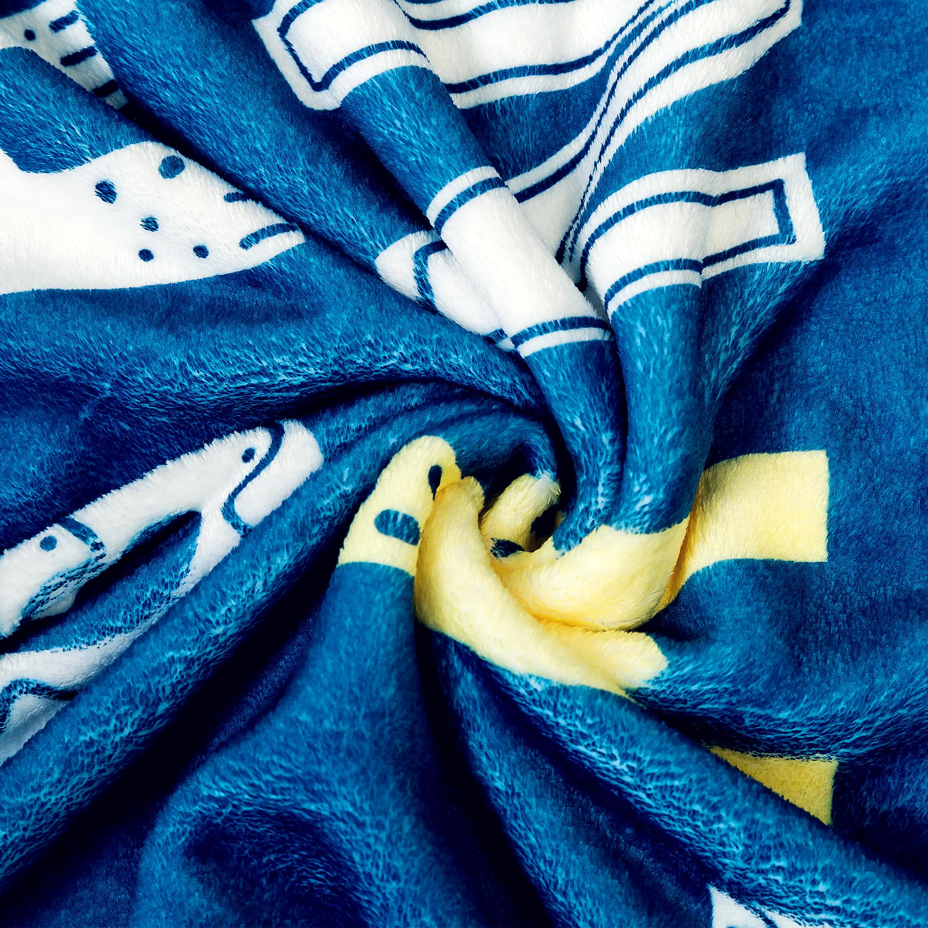 Jurllyshe travel-ready blanket for camping and trains, lightweight warmth.
