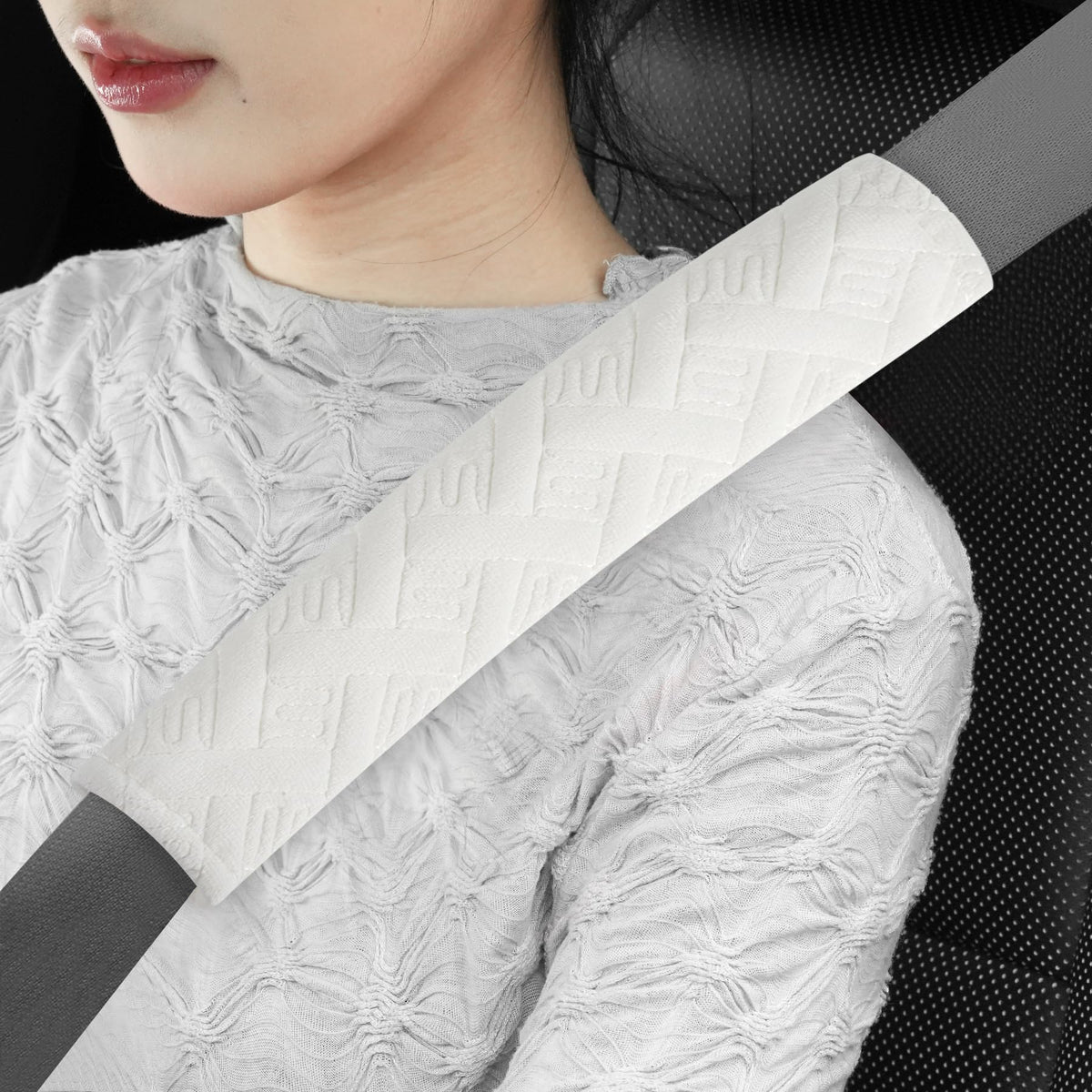 JUSTTOP 2-Pack shoulder strap pad with soft foam cushions the shoulder during drives.