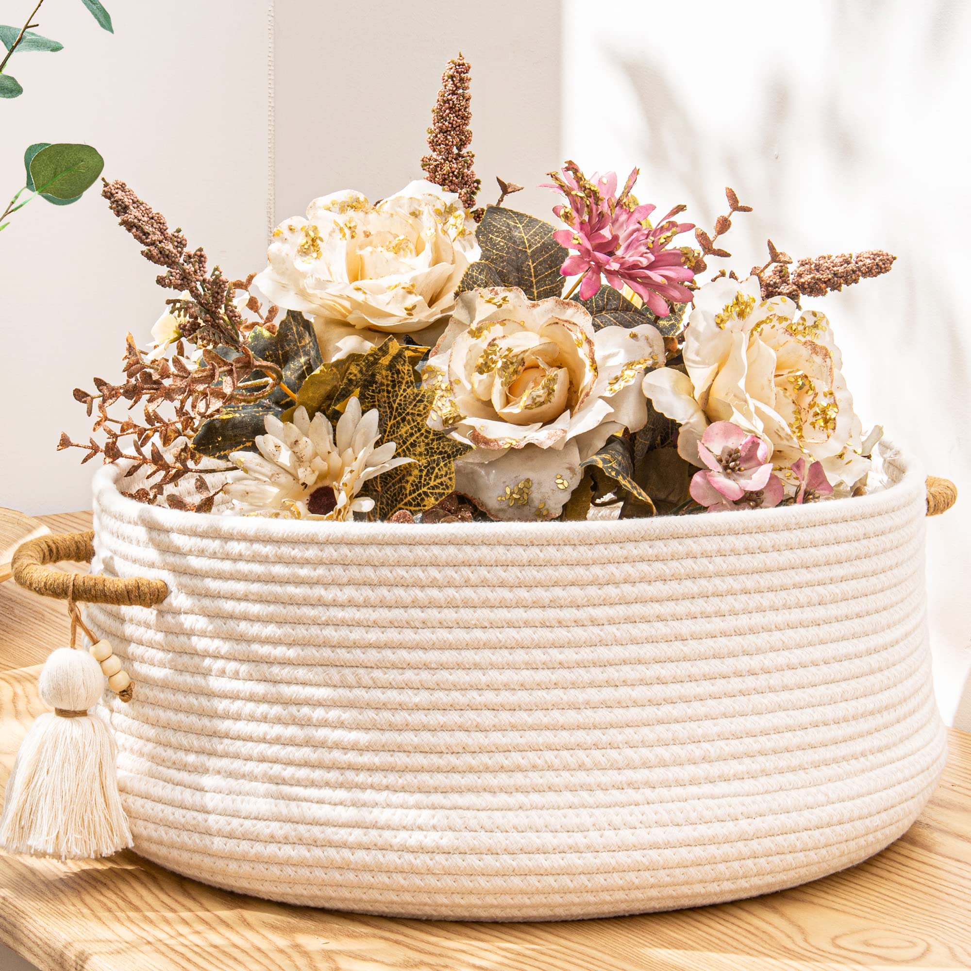 KAKAMAY woven basket storing blankets to keep living room tidy
